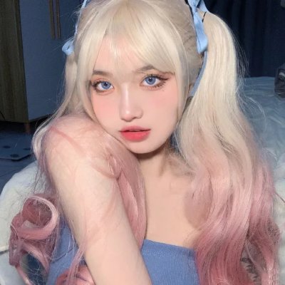 照片里的伴娘